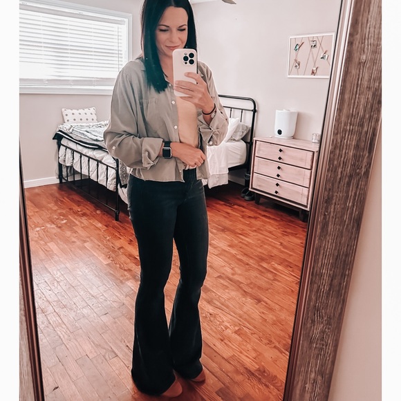 thread & supply soft button down cropped shirt - Picture 2 of 6